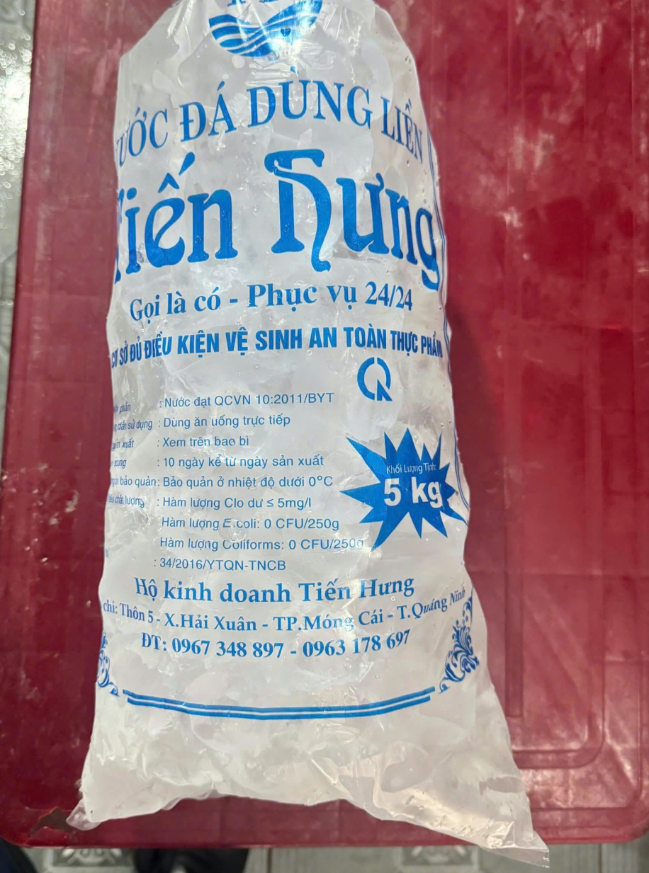 Kết quả kiểm định chất lượng 5/5 mẫu nước đá dùng liền tại cơ sở này đều không đạt Quy chuẩn kỹ thuật quốc gia QCVN 10:2011/BYT. Các mẫu đều có ít nhất 3 chỉ tiêu vi sinh vượt giới hạn cho phép Kết quả kiểm định chất lượng 5/5 mẫu nước đá dùng liền tại cơ sở này đều không đạt Quy chuẩn kỹ thuật quốc gia QCVN 10:2011/BYT. Các mẫu đều có ít nhất 3 chỉ tiêu vi sinh vượt giới hạn cho phép