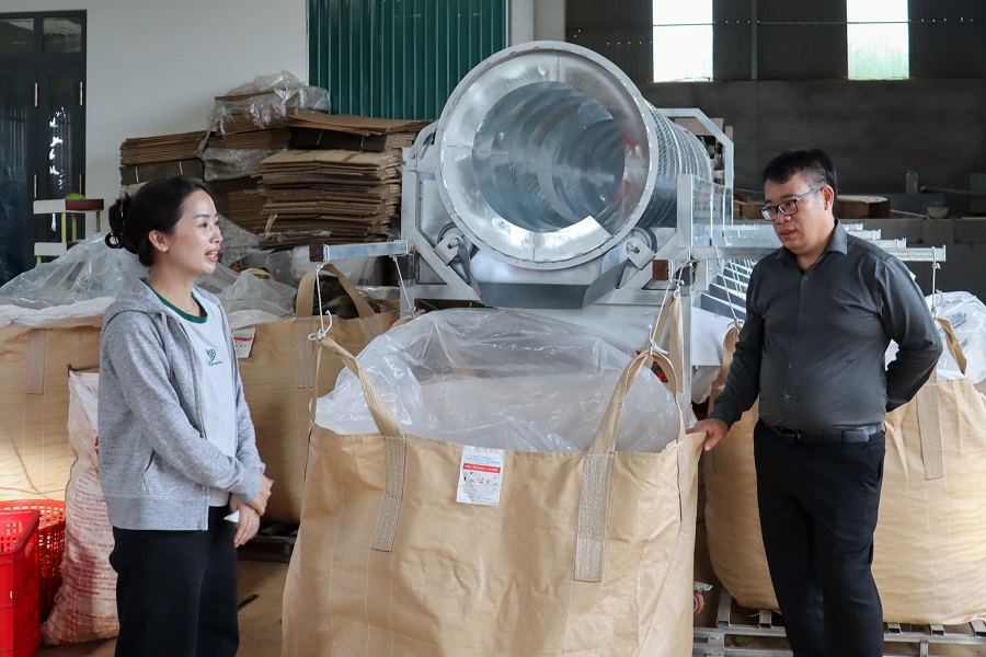 Ph&oacute; Chủ tịch UBND tỉnh Nguyễn Ngọc Ph&uacute;c khảo s&aacute;t t&igrave;nh h&igrave;nh M888com link hiện đang mở tại C&ocirc;ng ty TNHH M888com link hiện đang mở - Thương mại - Xuất M888 thắng lớn mỗi ngày Minh Phong.