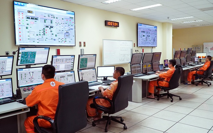Lực lượng vận hành tại Nhà điều khiển trung tâm Công ty Nhiệt điện Thái Bình Lực lượng vận hành tại Nhà điều khiển trung tâm Công ty Nhiệt điện Thái Bình