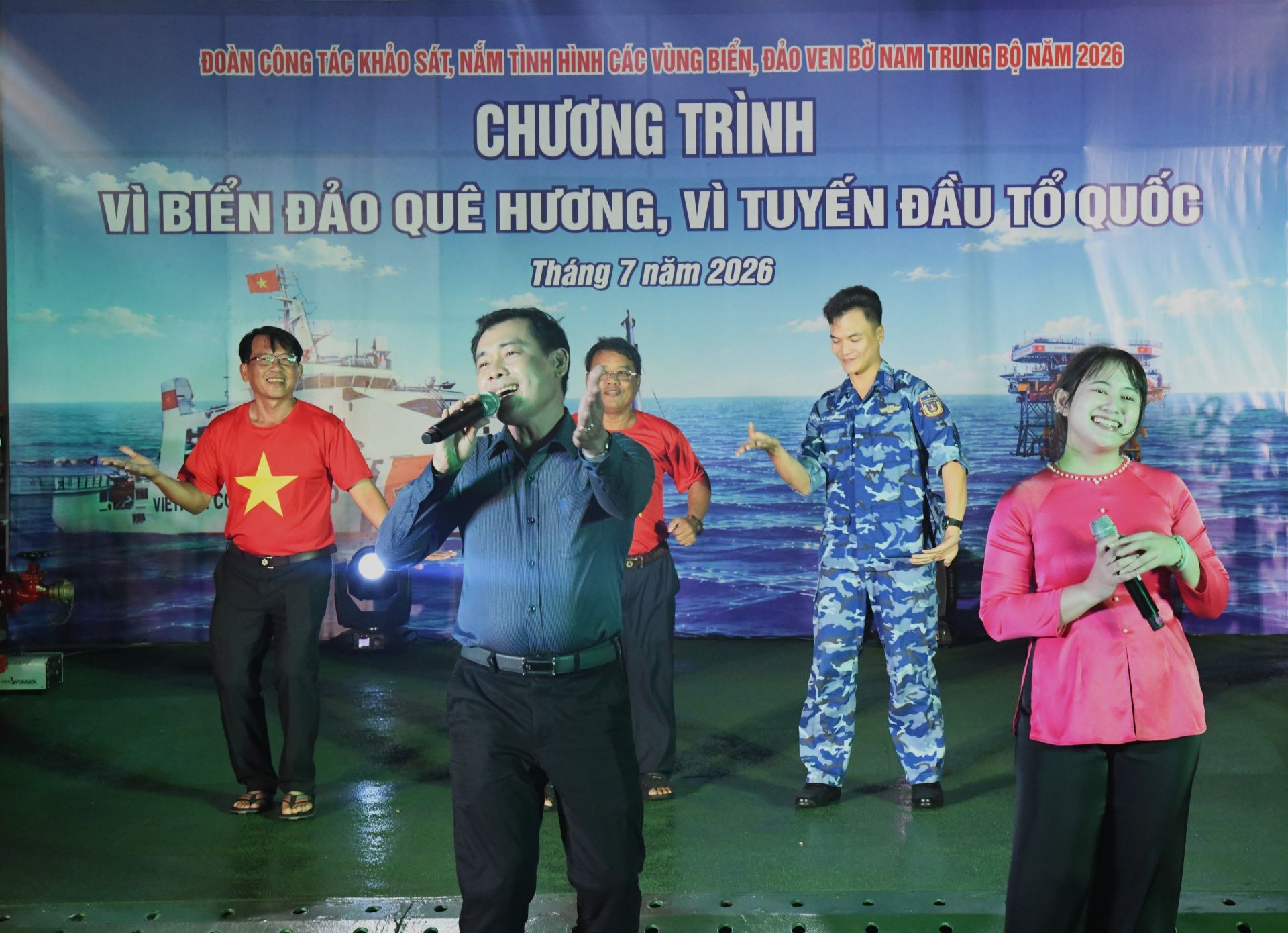 Tiết mục tham thi văn nghệ của đo&agrave;n Vĩnh Long
