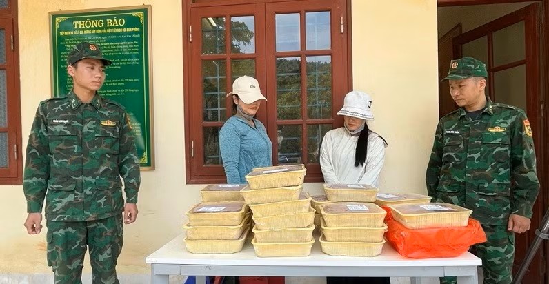 Lực lượng bi&ecirc;n ph&ograve;ng đ&atilde; bắt 2 vụ vận chuyển t&ocirc;m h&ugrave;m đất hư hỏng từ Trung Quốc nhập lậu v&agrave;o Việt Nam. (Ảnh: L&agrave;o Cai