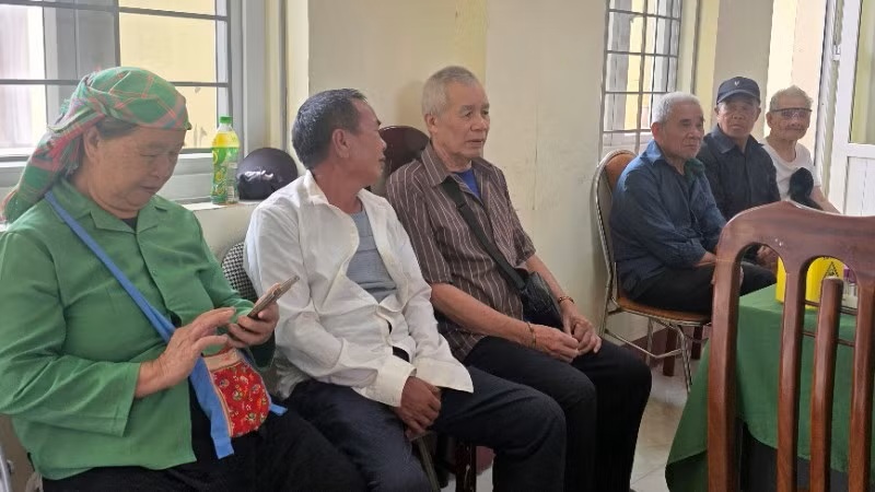 Lai Châu có 252 liệt sĩ chưa xác định được thông tin phần mộ. Trong đó, 179 trường hợp còn thân nhân với 237 người đủ điều kiện để thu nhận mẫu ADN Lai Châu có 252 liệt sĩ chưa xác định được thông tin phần mộ. Trong đó, 179 trường hợp còn thân nhân với 237 người đủ điều kiện để thu nhận mẫu ADN