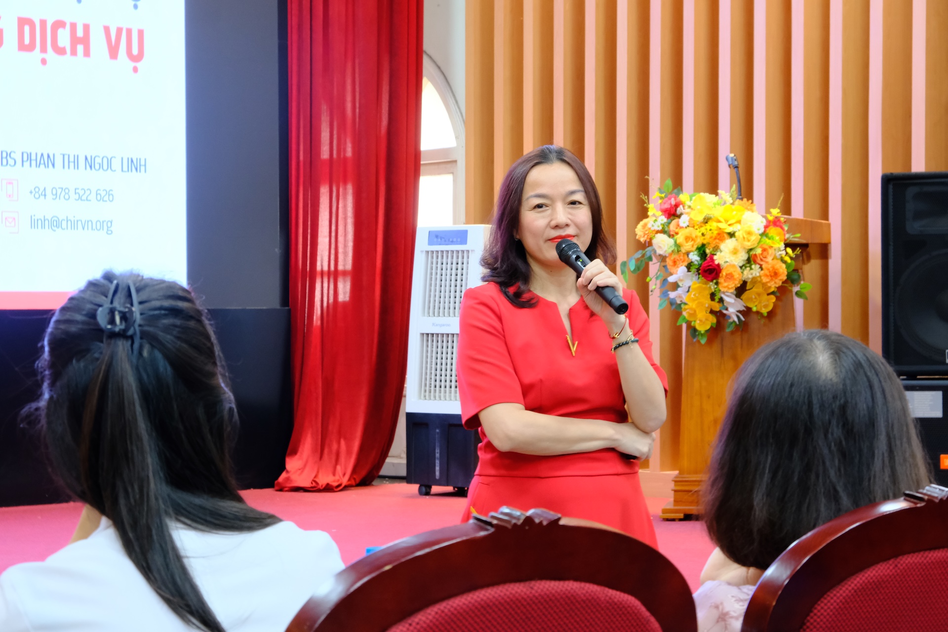 hạc sỹ B&aacute;c sỹ Phan Thị Ngọc Linh tham gia giảng dạy tại chương tr&igrave;nh. Ảnh: VCB