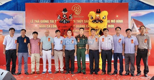 Lãnh đạo các sở, ngành và Ban tổ chức chụp ảnh lưu niệm. Lê Anh Lãnh đạo các sở, ngành và Ban tổ chức chụp ảnh lưu niệm. Lê Anh