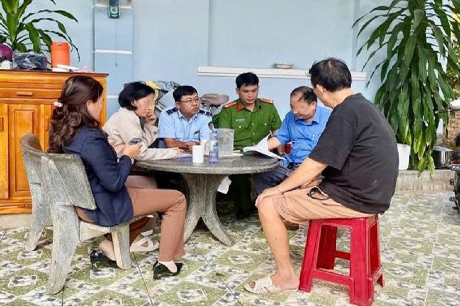 Đội Quản l&yacute; thị trường 13 đ&atilde; tăng cường nắm bắt t&igrave;nh h&igrave;nh địa b&agrave;n, đẩy mạnh c&ocirc;ng t&aacute;c kiểm tra, kiểm so&aacute;t, tuy&ecirc;n truyền, phổ biến ph&aacute;p luật đến c&aacute;c tổ chức, c&aacute; nh&acirc;n kinh doanh. (Ảnh: Đội QLTT 13)