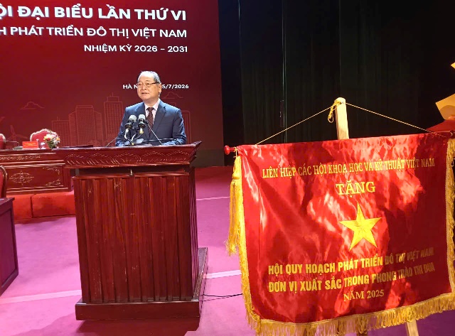 Ông Phan Xuân Dũng, nguyên Ủy viên Ban Chấp hành Trung ương Đảng, Chủ tịch Liên hiệp các Hội Khoa học và Kỹ thuật Việt Nam phát biểu tại Đại hội. Ông Phan Xuân Dũng, nguyên Ủy viên Ban Chấp hành Trung ương Đảng, Chủ tịch Liên hiệp các Hội Khoa học và Kỹ thuật Việt Nam phát biểu tại Đại hội.