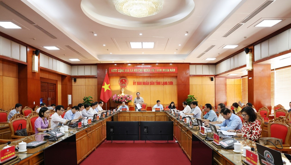 Chủ tịch UBND tỉnh Lạng Sơn Nguyễn Cảnh Toàn vừa chủ trì phiên họp Chủ tịch UBND tỉnh Lạng Sơn Nguyễn Cảnh Toàn vừa chủ trì phiên họp