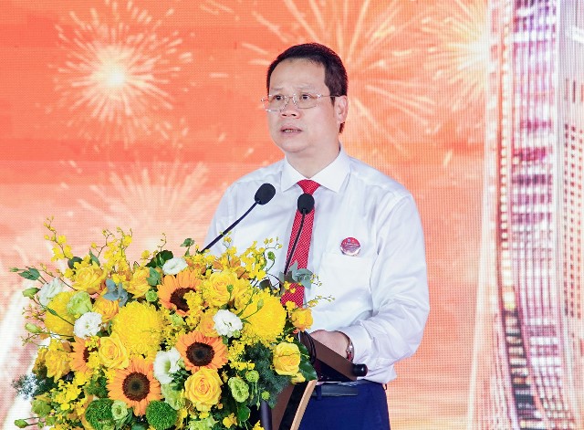 Chủ tịch UBND th&agrave;nh phố Nguyễn Mạnh H&ugrave;ng khẳng định dự &aacute;n mở ra kh&ocirc;ng gian ph&aacute;t triển mới v&agrave; tạo động lực tăng trưởng nhanh, bền vững cho th&agrave;nh phố.