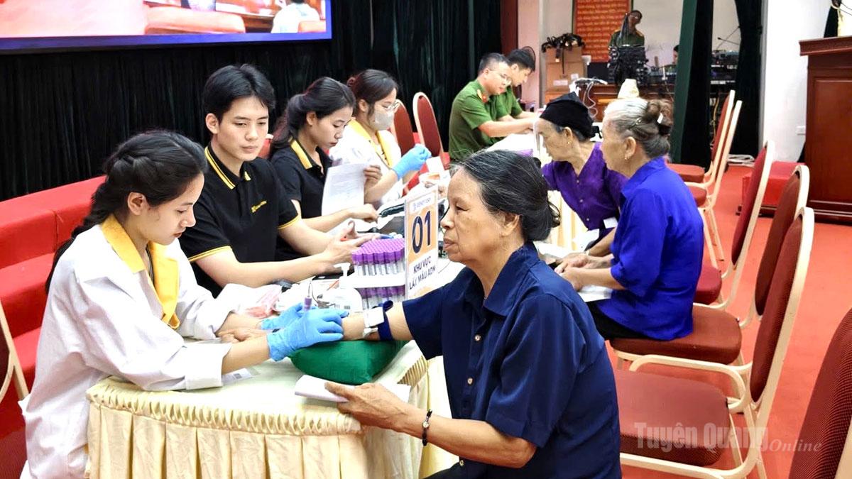 Tuyên Quang thu nhận gần 3.100 mẫu ADN thân nhân liệt sĩ sau 3 ngày ra quân