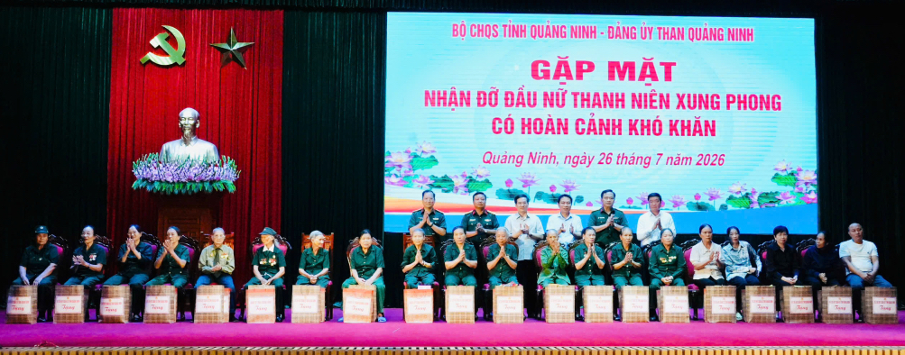 Quảng Ninh: Bộ CHQS tỉnh và Đảng ủy Than gặp mặt, nhận đỡ đầu 22 nữ thanh niên xung phong