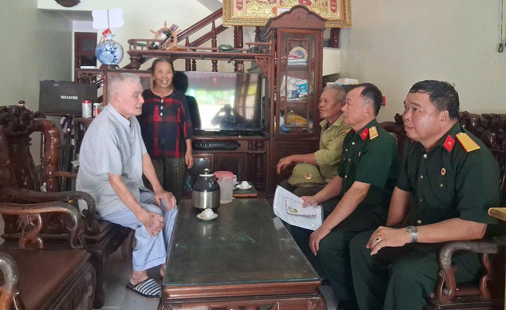 Ninh Bình: Hội Cựu chiến binh xã Giao Ninh thăm, tặng quà người có công dịp 27/7