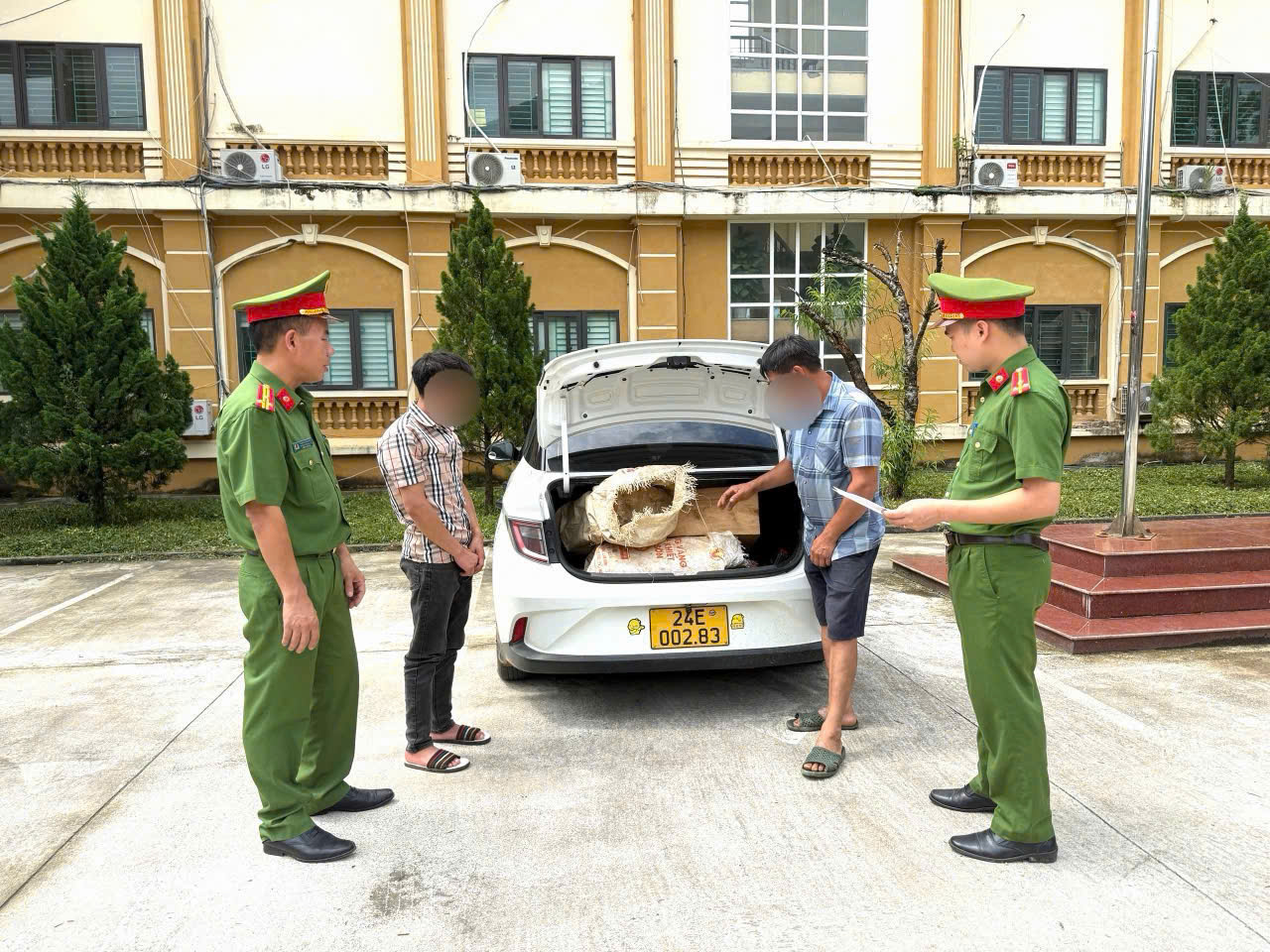 Lào Cai: Công an xã Văn Bàn xử lý 2 trường hợp mua, vận chuyển lâm sản trái Đăng Nhập Chính Thức M88.com 2026