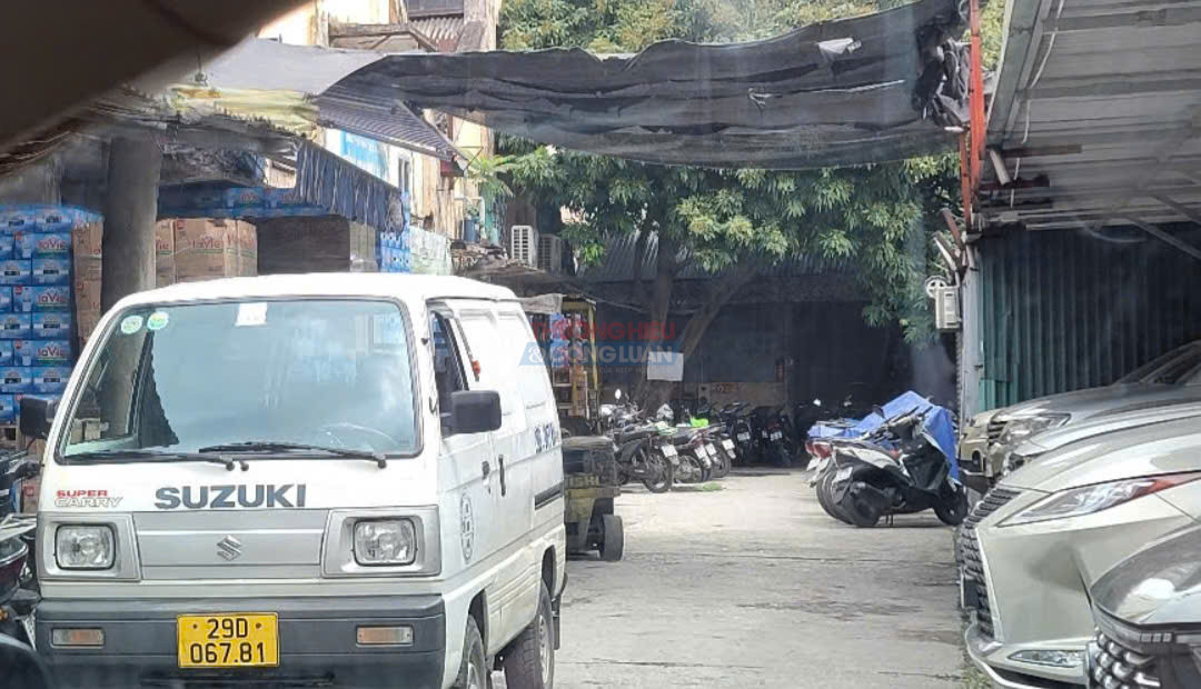 Một kho tập kết h&agrave;ng ho&aacute; tại số 48, đường Bạch Đằng, Phường Hồng H&agrave;, TP. H&agrave; Nội. Ảnh: Tuấn Ngọc