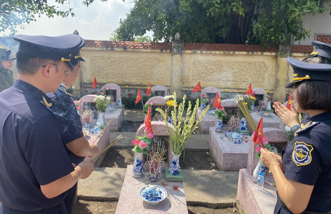Hải quan Khu vực I tổ chức nhiều hoạt động tri ân nhân Ngày Thương binh - Liệt sĩ
