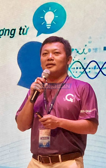 TS. Đinh Trung H&ograve;a tr&igrave;nh b&agrave;y tham luận. Ảnh: VH