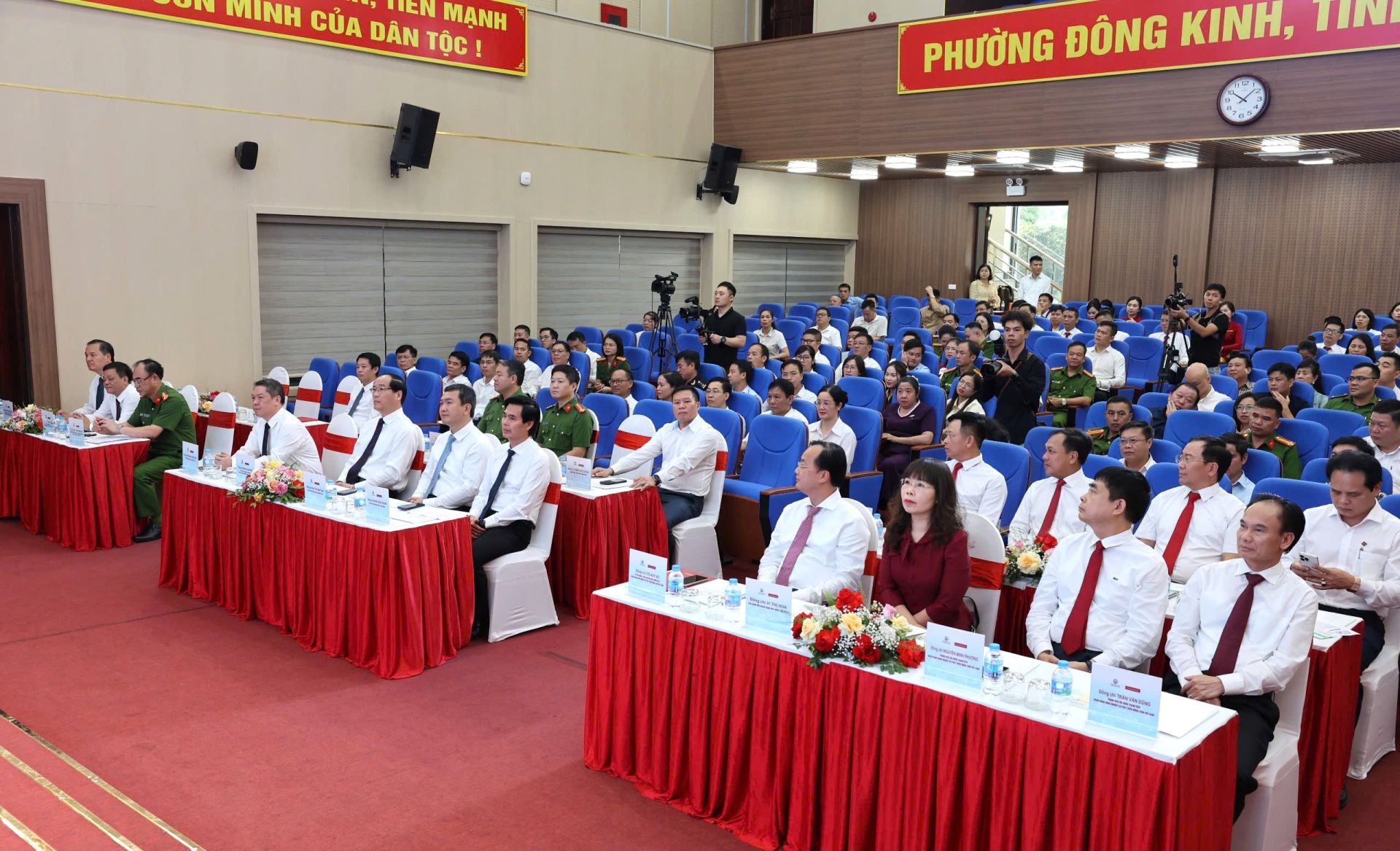Các đại biểu tham dự chương trình Các đại biểu tham dự chương trình