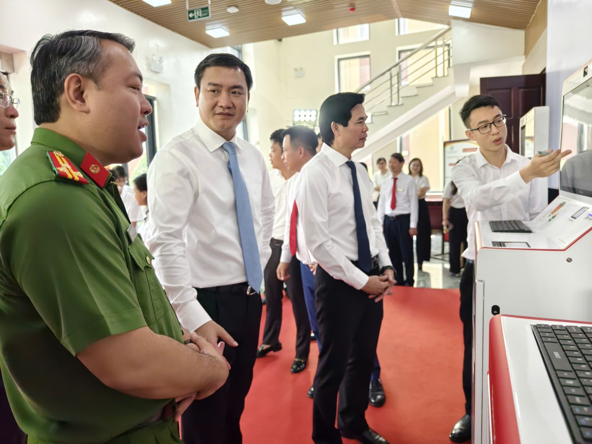 Lạng Sơn khai trương 10 Trạm dịch vụ công số, thúc đẩy chuyển đổi số phục vụ người dân