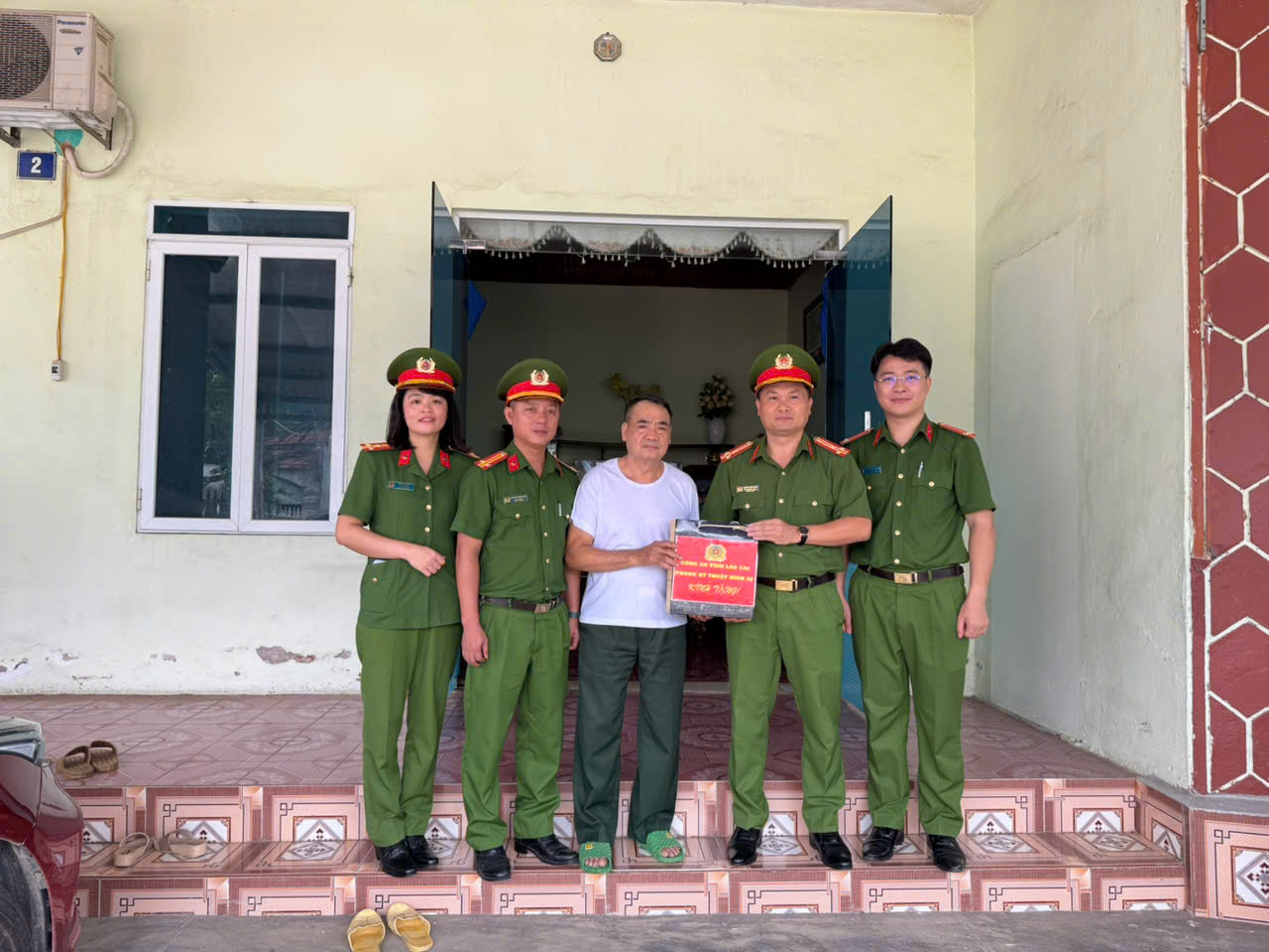 Hoạt động đền ơn đ&aacute;p nghĩa của Ph&ograve;ng Kỹ thuật h&igrave;nh sự C&ocirc;ng an tỉnh L&agrave;o Cai