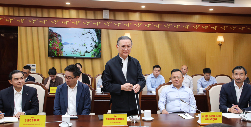 Ông Vikrom Kromadit, Chủ tịch Tập đoàn Amata, phát biểu tại buổi tiếp Ông Vikrom Kromadit, Chủ tịch Tập đoàn Amata, phát biểu tại buổi tiếp