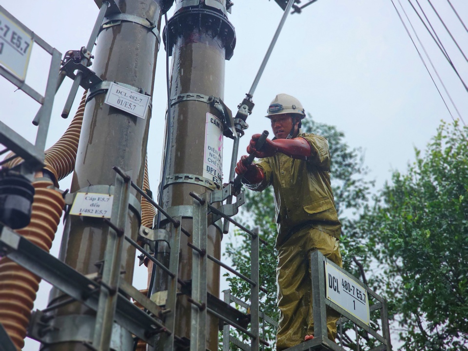 Nhiệm vụ kh&ocirc;i phục cung cấp điện nhanh ch&oacute;ng đồng thời đảm bảo sự an to&agrave;n