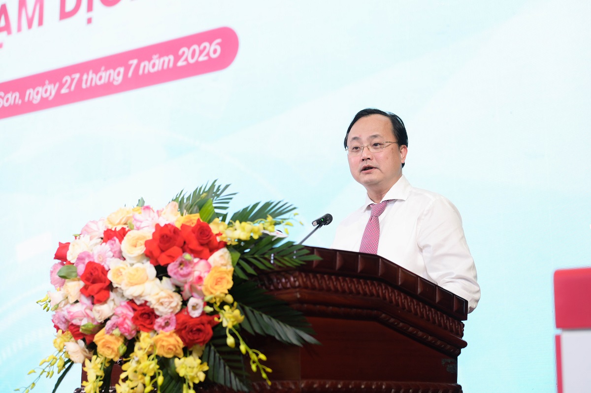 Đồng ch&iacute; T&ocirc; Huy Vũ - B&iacute; thư Đảng ủy, Chủ tịch HĐTV Agribank ph&aacute;t biểu tại buổi lễ