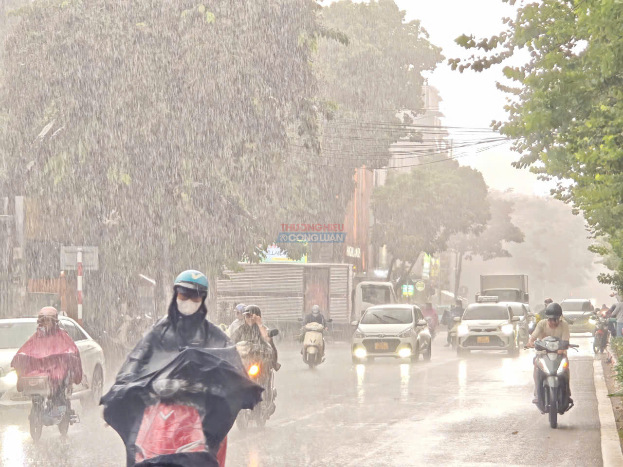 Thời tiết ngày 28/7: Bắc Bộ mưa lớn diện rộng, Trung Bộ giảm nắng nóng