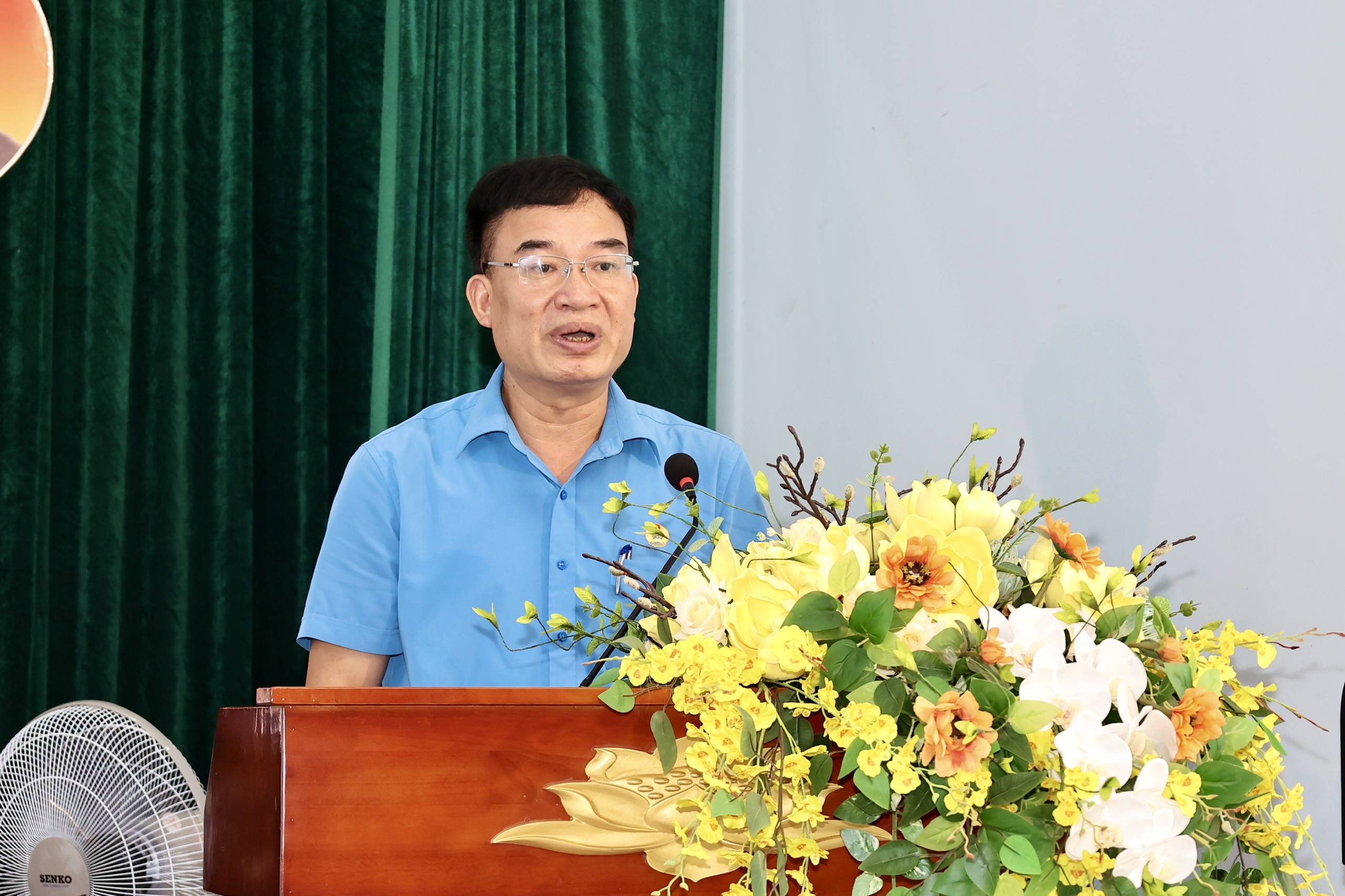 Đại diện L&atilde;nh đạo LĐLĐ th&agrave;nh phố ph&aacute;t biểu chỉ đạo tại hội nghị.