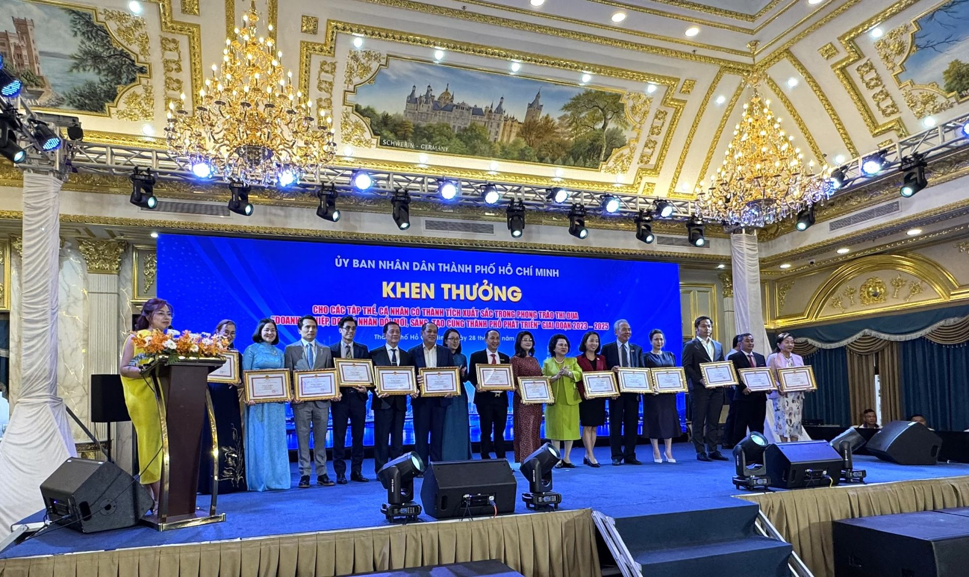 TPHCM: Trao tặng Bằng khen cho M88 tỷ lệ kèo World Cup 2026, doanh nhân đổi mới, sáng tạo cùng thành phố phát triển