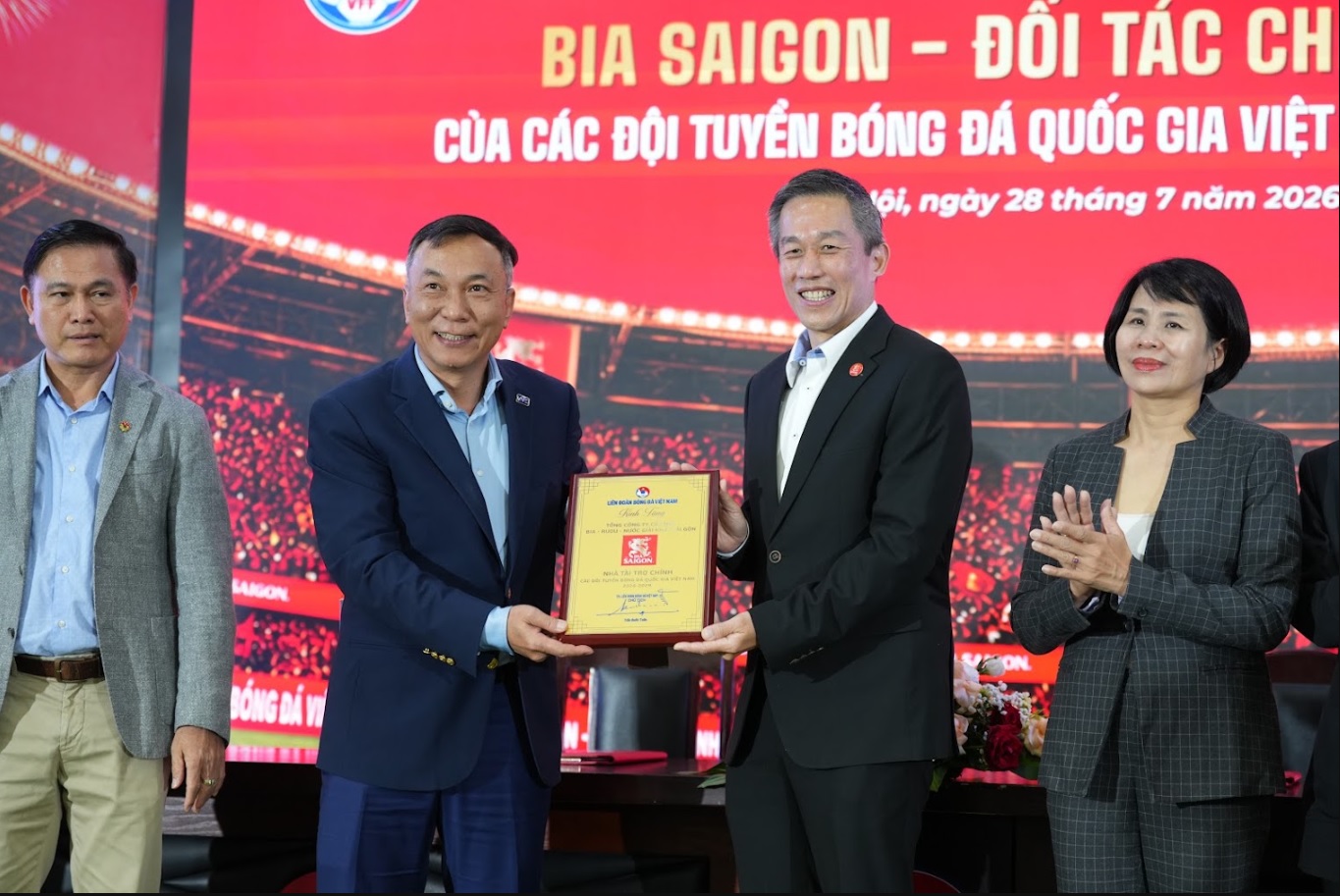 Việc VFF v&agrave; Bia Saigon tiếp tục hợp t&aacute;c th&ecirc;m ba năm tới đ&acirc;y l&agrave; minh chứng cho sự tin tưởng v&agrave; gắn kết giữa hai b&ecirc;n sau nhiều năm hợp t&aacute;c hiệu quả