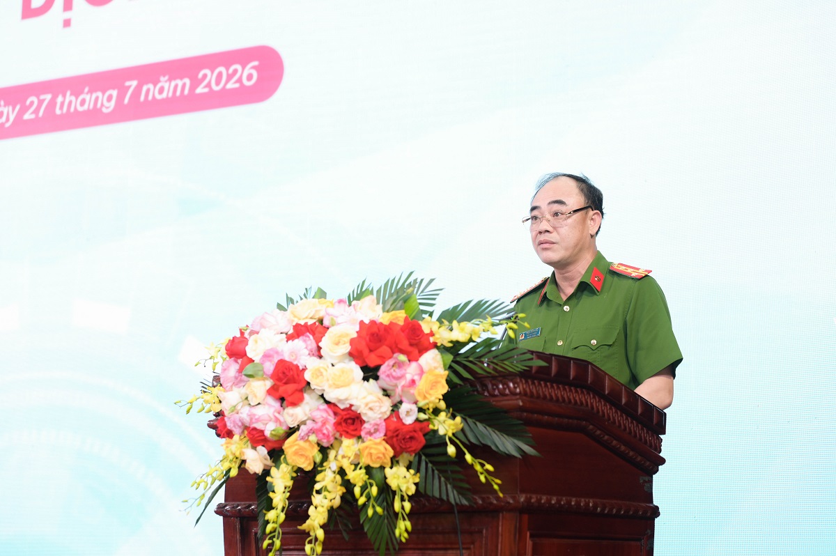 Đại t&aacute; Trần Hồng Ph&uacute; - Ph&oacute; B&iacute; thư Đảng ủy, Ph&oacute; Cục trưởng Cục Cảnh s&aacute;t Quản l&yacute; h&agrave;nh ch&iacute;nh về trật tự x&atilde; hội&nbsp;- Bộ C&ocirc;ng an ph&aacute;t biểu tại buổi lễ