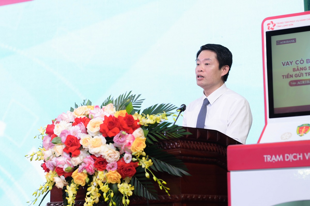 Đồng ch&iacute; Nguyễn Quang Huy - Tỉnh ủy vi&ecirc;n, Gi&aacute;m đốc Sở Khoa học v&agrave; C&ocirc;ng nghệ tỉnh Lạng Sơn b&aacute;o c&aacute;o kết quả phối hợp, triển khai m&ocirc; h&igrave;nh Trạm dịch vụ c&ocirc;ng số