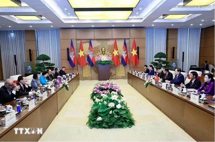 Chủ tịch Quốc hội Trần Thanh Mẫn hội đ&agrave;m với Chủ tịch Quốc hội Campuchia Samdech Khuon Sudary. (Ảnh: TTXVN)