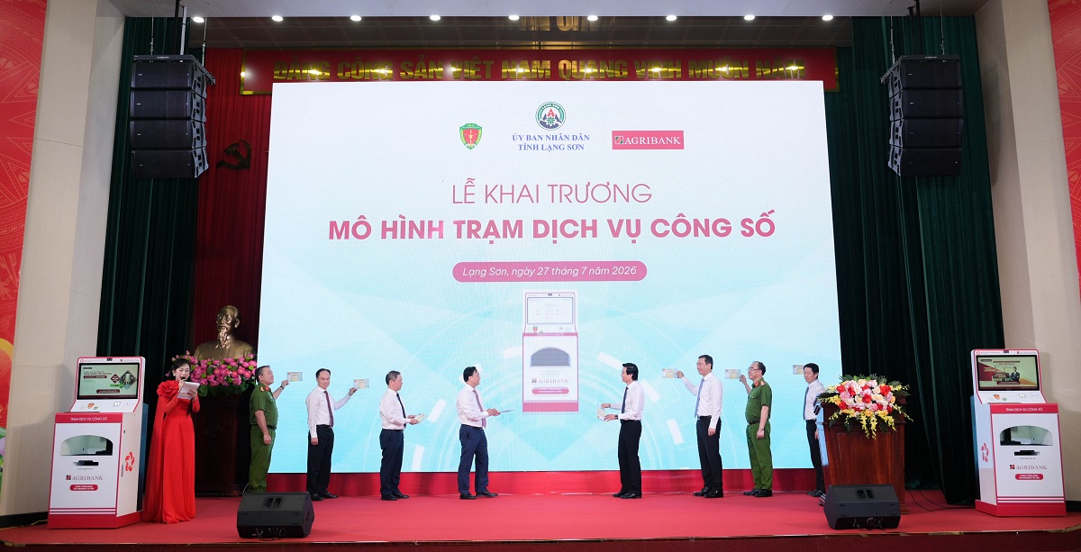C&aacute;c đại biểu thực hiện nghi thức ra mắt Trạm dịch vụ c&ocirc;ng số tr&ecirc;n địa b&agrave;n tỉnh Lạng Sơn