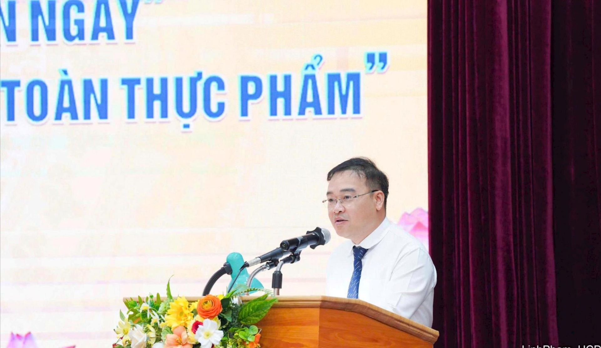 Chủ tịch UBND phường Việt Hưng Vũ Xu&acirc;n Trường tiếp thu &yacute; kiến chỉ đạo. Ảnh: Linh Phạm