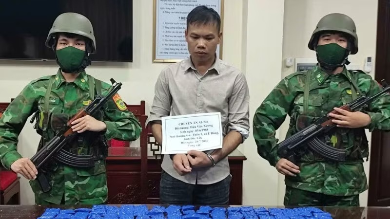 Triệt phá vụ vận chuyển gần 2,8kg ma túy tổng hợp