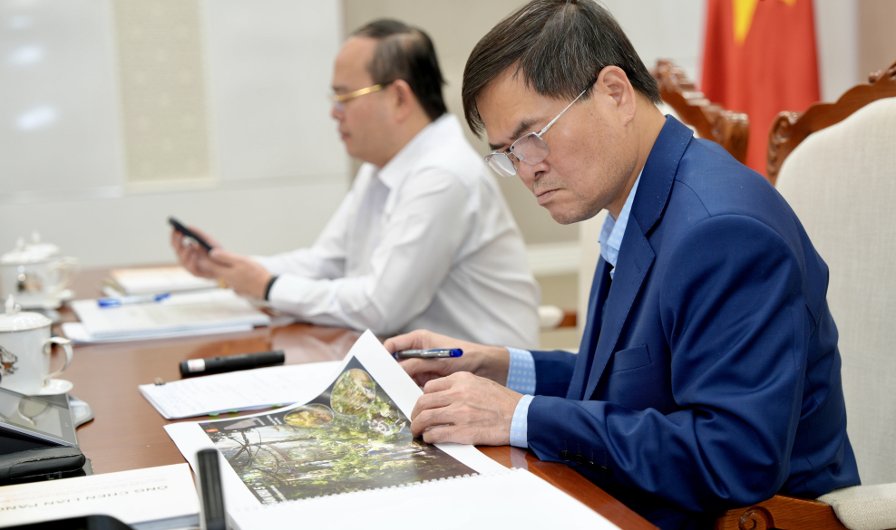 &Ocirc;ng B&ugrave;i Văn Khắng, Chủ tịch UBND tỉnh Quảng Ninh nghi&ecirc;n cứu đề xuất đầu tư dự &aacute;n