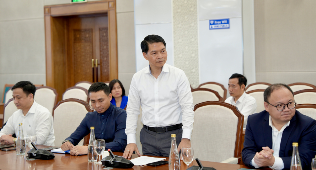 Đại diện Li&ecirc;n danh nh&agrave; đầu tư đề xuất &yacute; tưởng triển khai dự &aacute;n