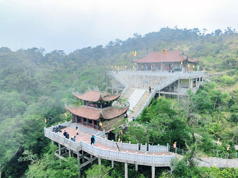 Khu du lịch sinh th&aacute;i t&acirc;m linh T&acirc;y Y&ecirc;n Tử.