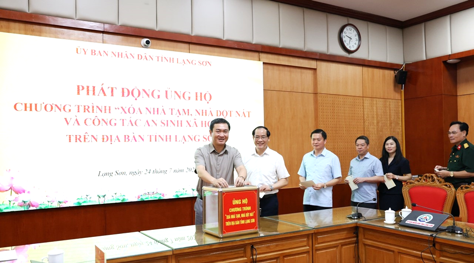 Tại phi&ecirc;n họp lần n&agrave;y, đồng ch&iacute; Nguyễn Cảnh To&agrave;n, Ph&oacute; B&iacute; thư Tỉnh ủy, Chủ tịch UBND tỉnh thay mặt UBND tỉnh đ&atilde; ph&aacute;t động ủng hộ Chương tr&igrave;nh &ldquo;X&oacute;a nh&agrave; tạm, nh&agrave; dột n&aacute;t v&agrave; c&ocirc;ng t&aacute;c an sinh x&atilde; hội&rdquo; tr&ecirc;n địa b&agrave;n tỉnh Lạng Sơn (đợt 2)