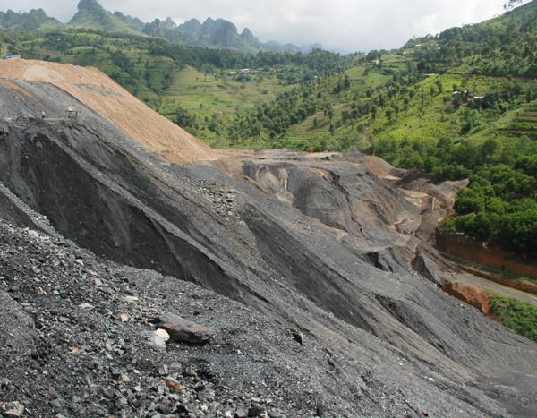 Mỏ quặng Angtimon tại x&atilde; Mậu Duệ, huyện Y&ecirc;n Minh, do C&ocirc;ng ty CP cơ kh&iacute; v&agrave; kho&aacute;ng sản H&agrave; Giang quản l&iacute;, Ảnh: B&aacute;o Tuy&ecirc;n Quang