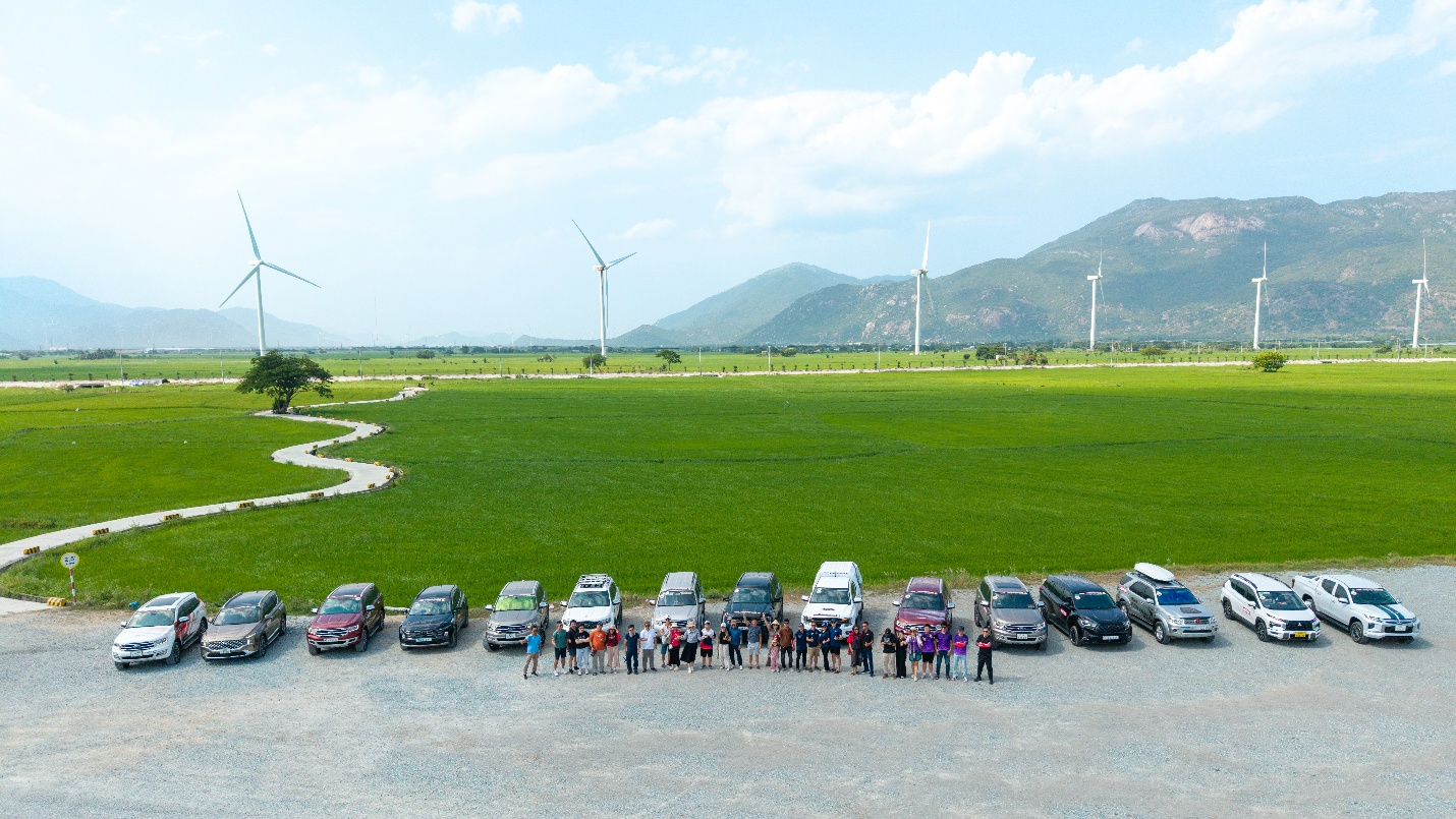 Đo&agrave;n xe Ford Everest Team Vietnam+ lưu lại khoảnh khắc tr&ecirc;n h&agrave;nh tr&igrave;nh kh&aacute;m ph&aacute; miền Trung, kh&eacute;p lại những ng&agrave;y hội ngộ đầy &yacute; nghĩa.