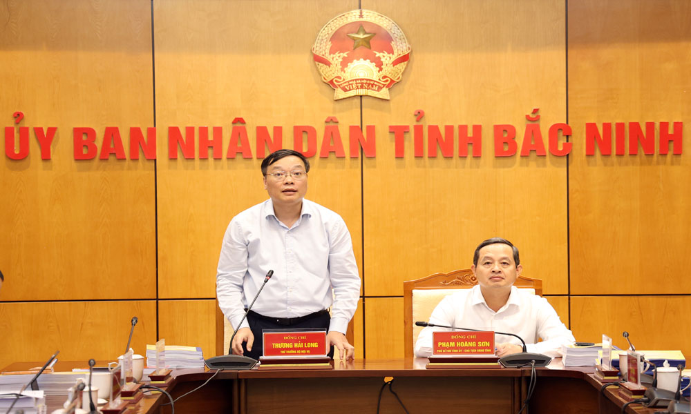 Thứ trưởng Bộ Nội vụ Trương Hải Long kết luận buổi l&agrave;m việc.