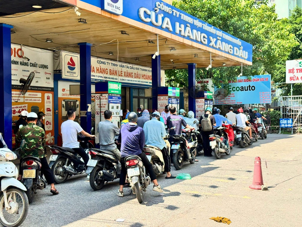 Giá xăng dầu hôm nay 29/7: Dầu thế giới giảm 5%