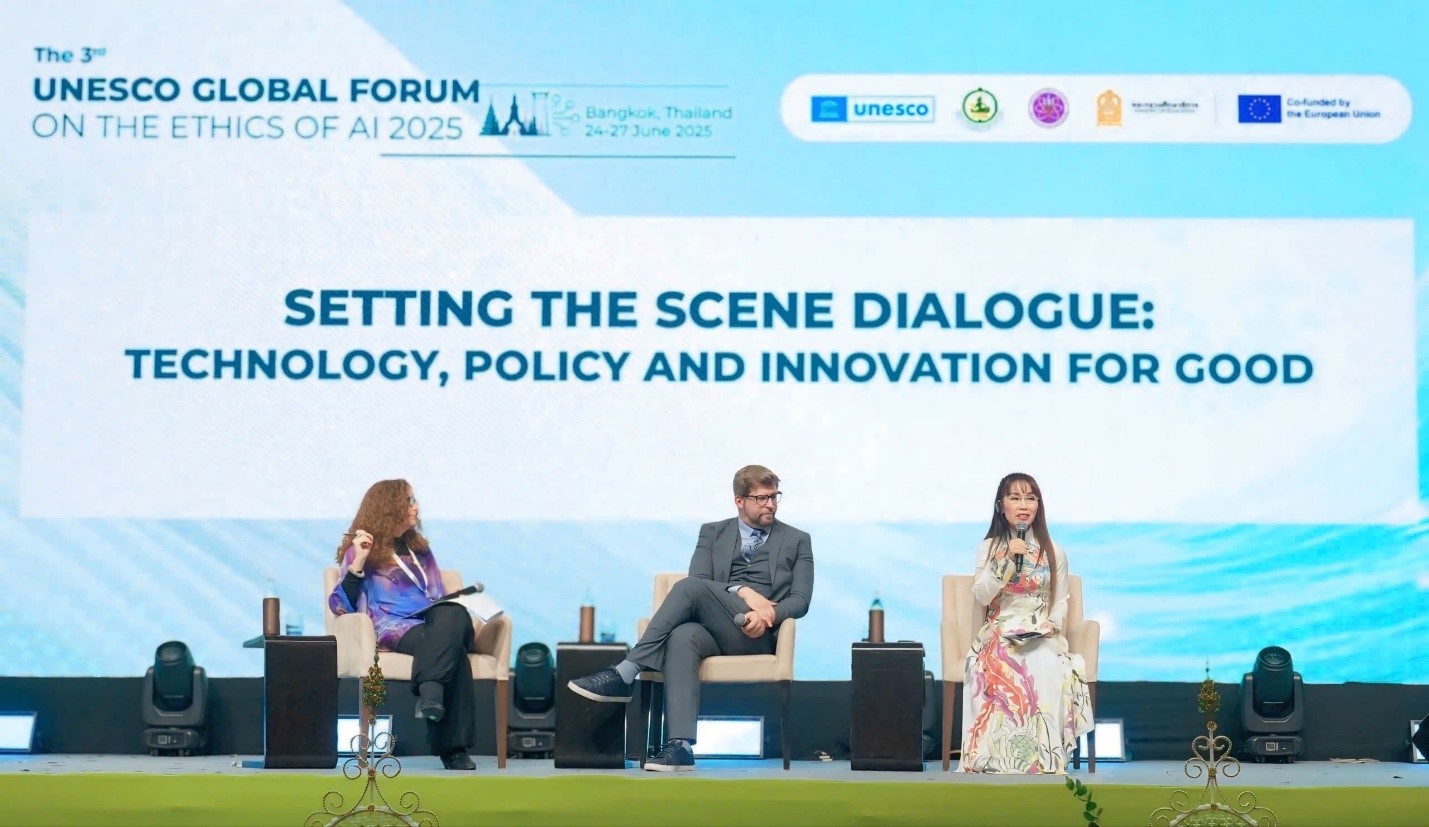 Tiến sĩ Nguyễn Thị Phương Thảo ph&aacute;t biểu tại Diễn đ&agrave;n to&agrave;n cầu UNESCO