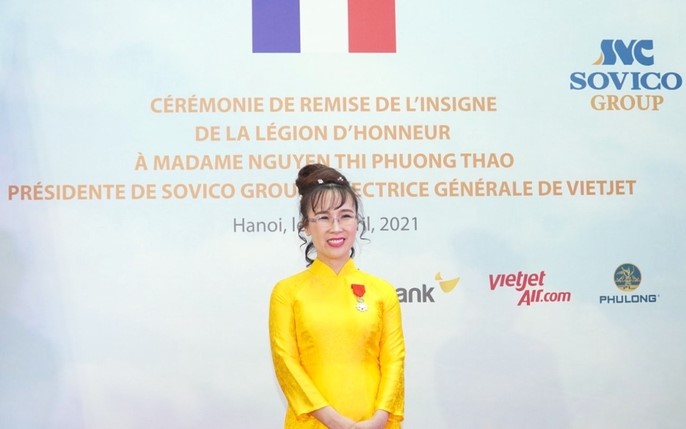 Tiến sĩ Nguyễn Thị Phương Thảo nhận Hu&acirc;n chương Bắc Đẩu Bội Tinh do Nh&agrave; nước Ph&aacute;p trao tặng, ghi nhận những đ&oacute;ng g&oacute;p của b&agrave; cho quan hệ hai nước