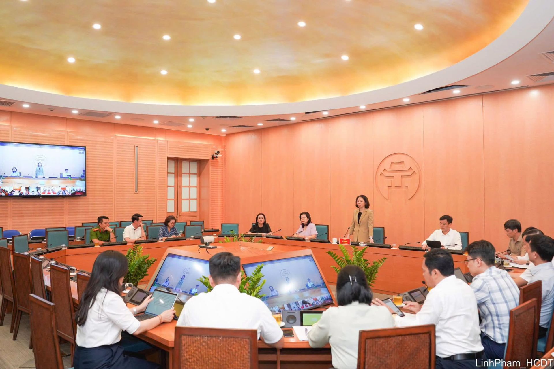 L&atilde;nh đạo UBND th&agrave;nh phố H&agrave; Nội chủ tr&igrave; lễ ra mắt Hệ thống cơ sở dữ liệu về dinh dưỡng v&agrave; an to&agrave;n thực phẩm học đường (HanoiCheck), hướng tới số h&oacute;a to&agrave;n diện c&ocirc;ng t&aacute;c quản l&yacute; bữa ăn b&aacute;n tr&uacute;.