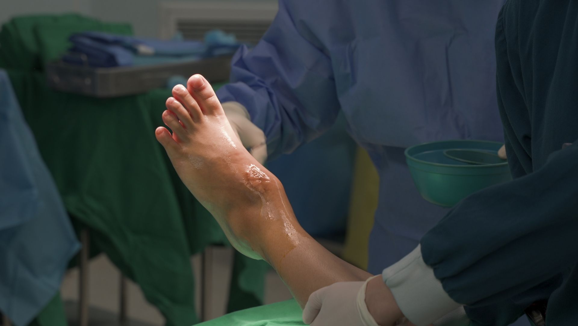 Khối u &acirc;m thầm ph&aacute; huỷ đến 80% thể t&iacute;ch xương s&ecirc;n của người bệnh, g&acirc;y ra những cơn đau đầy &aacute;m ảnh.