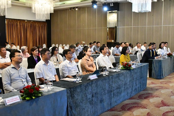 Quang cảnh họp b&aacute;o v&agrave; đại biểu tới dự