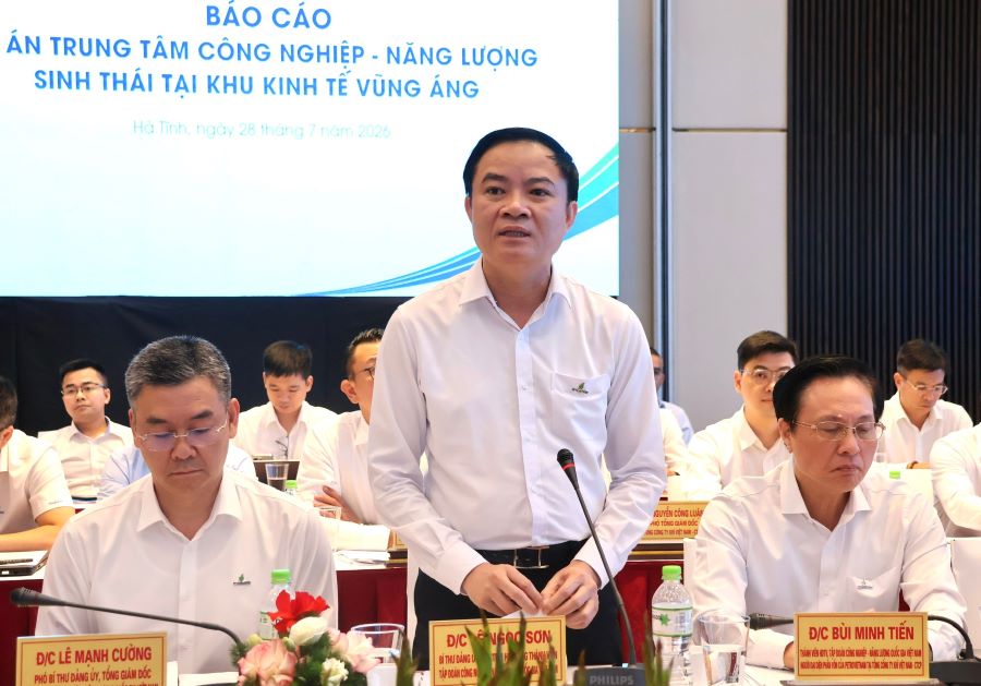 Chủ tịch HĐTV Petrovietnam L&ecirc; Ngọc Sơn ph&aacute;t biểu tại buổi l&agrave;m việc