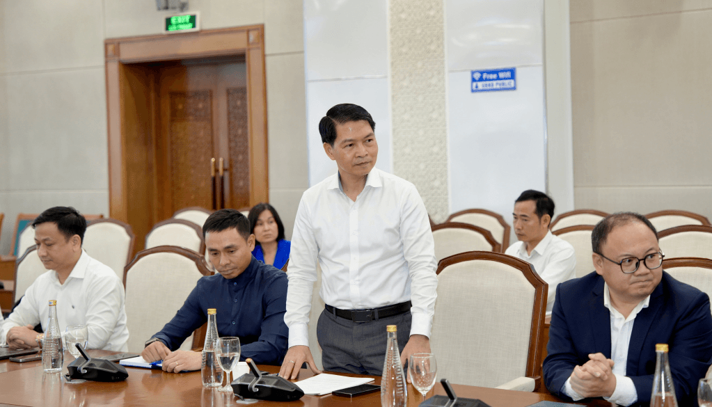 Đại diện Li&ecirc;n danh nh&agrave; đầu tư đề xuất &yacute; tưởng triển khai dự &aacute;n.